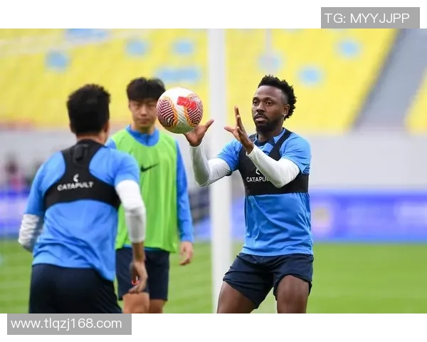 足球球星伤愈复出展现坚韧意志迎接赛场全新挑战